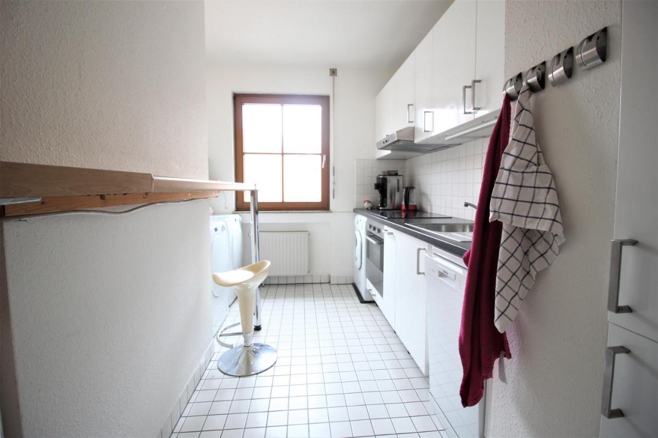 Zimmer In Innenstadtwohnung Homestay