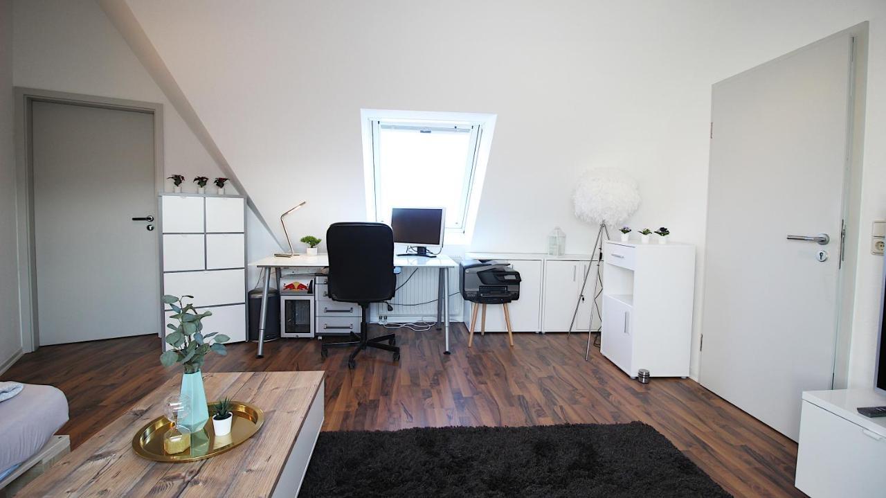 Zimmer In Innenstadtwohnung Homestay