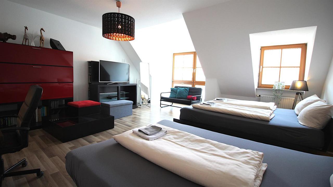 Zimmer In Innenstadtwohnung Homestay
