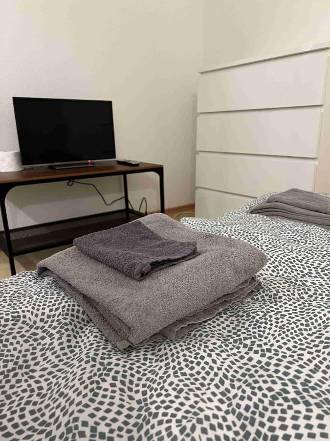Zimmer In Innenstadtwohnung Homestay